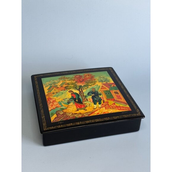 Russian Black Lacquer Trinket Box With Hand-Painted Folk Scene & Red Interior 6. - Picture 13 of 13